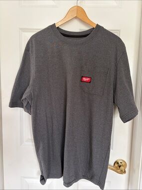 Gray Pocket Crew Neck T-Shirt - Men's Large - Milwaukee